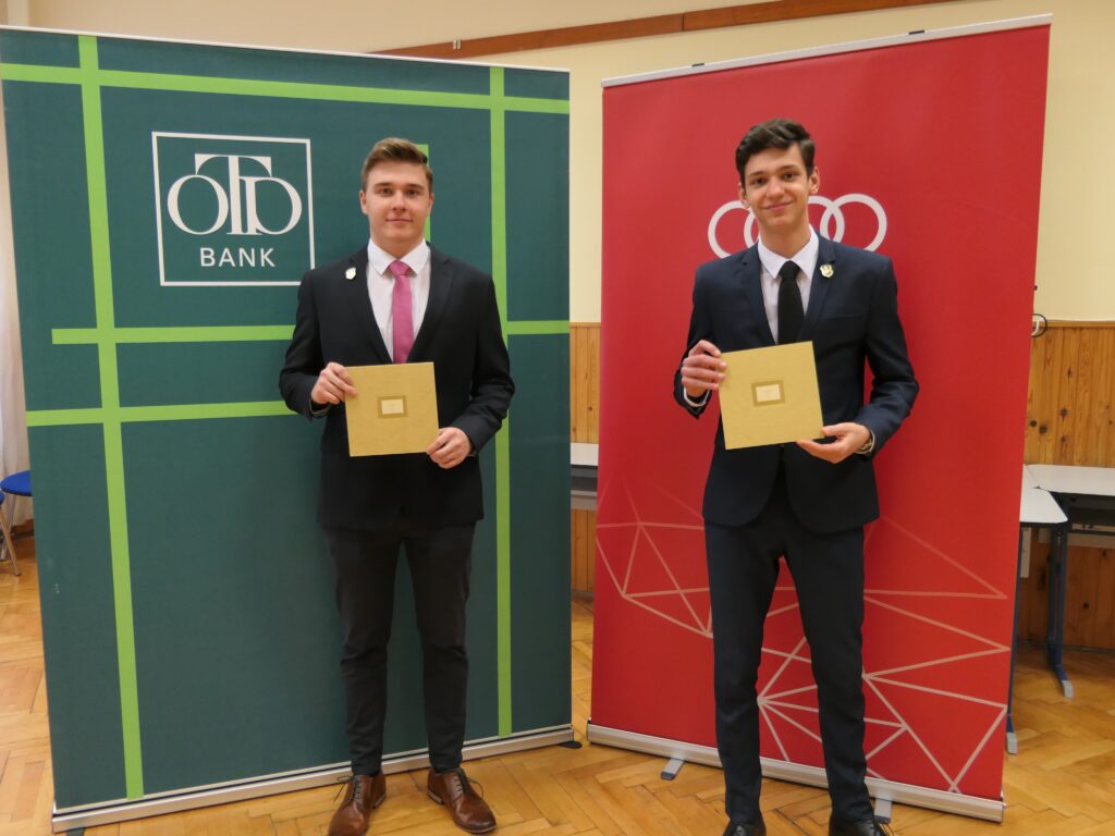 Wellner Tibor 10.B osztályos diákunk Kazinczy-érmes lett, Kertész Márton 10.A osztályos tanulónk az Anyanyelvápolók Díját nyerte a Szép Magyar Beszéd versenyen. Gratulálunk!